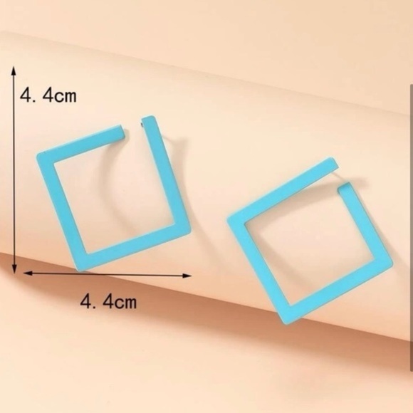 Chic Blue Square Earrings - Picture 3 of 5